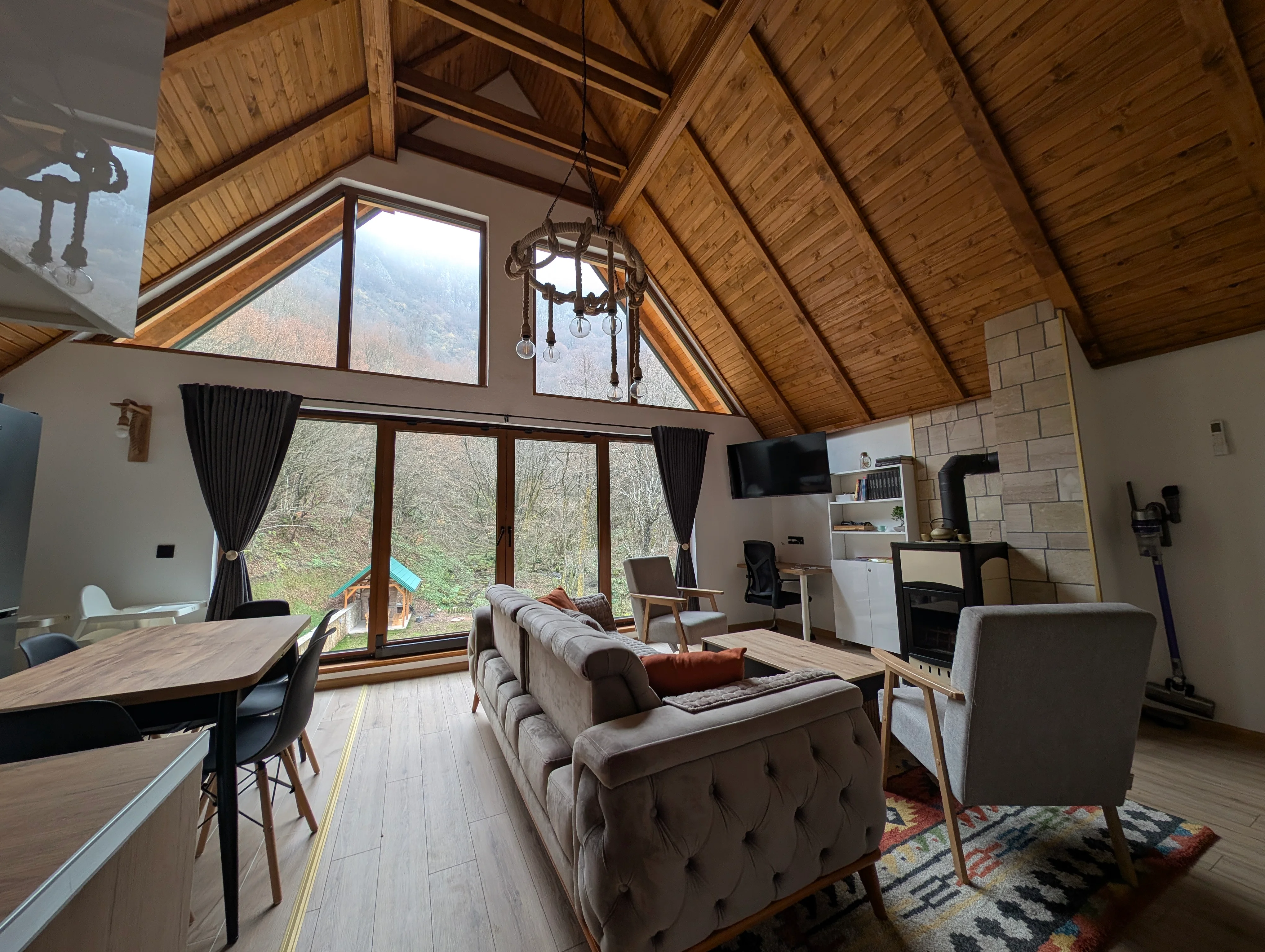 Grand living room with vaulted ceiling